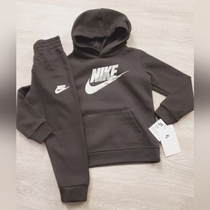 Boys Nike Set Size 4T NWT